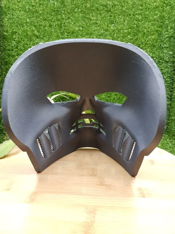 Dr.Doom Mask with faulty mouth piece and without possibility for a strap.